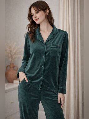 Tahari Pajama Set Green Velvet Lounge cozy Set Button Top & Pants Size S/P